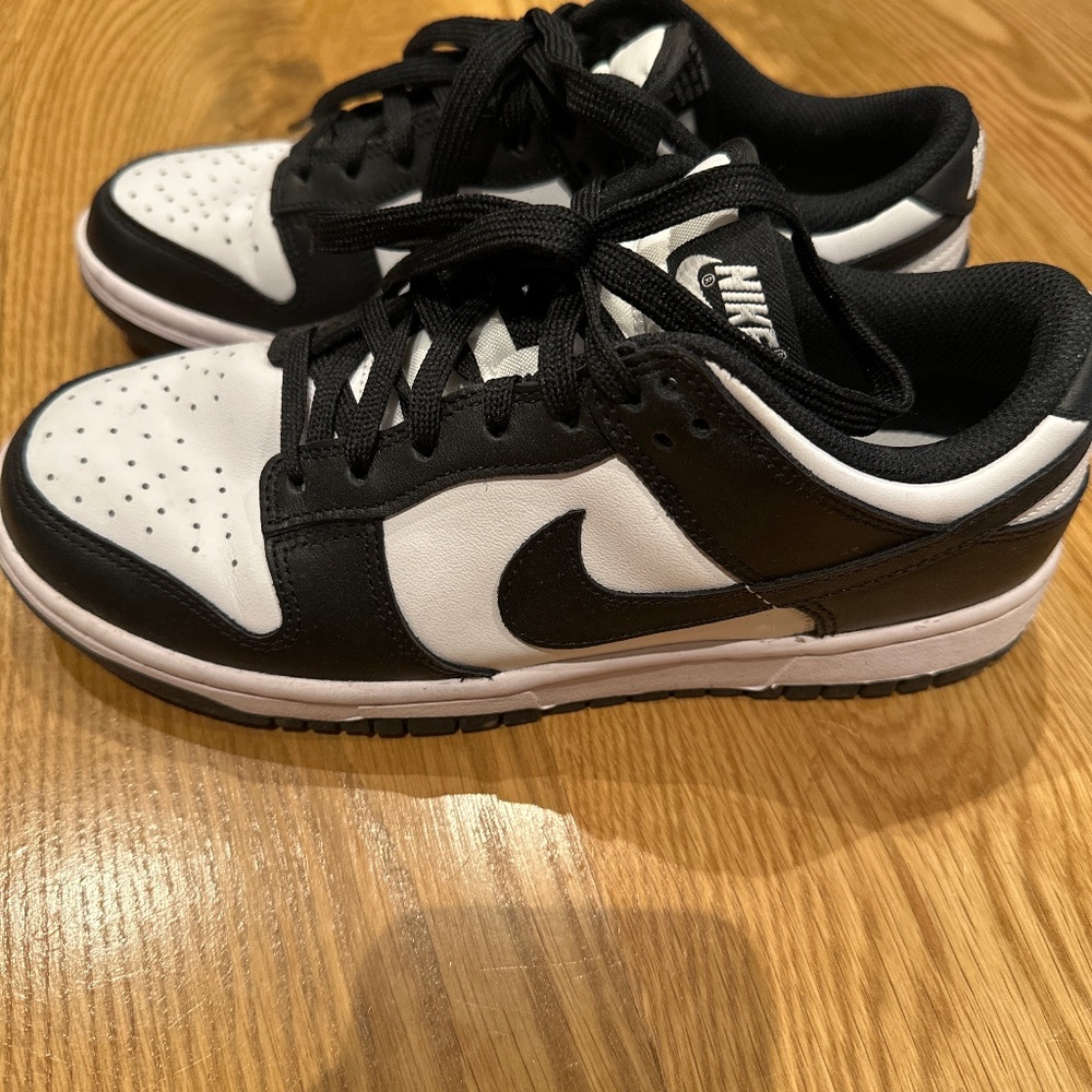 Panda dunks